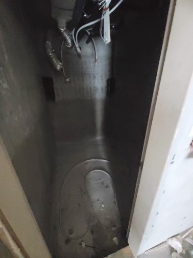 산본 레미안아파트 안방욕실 철거된 모습