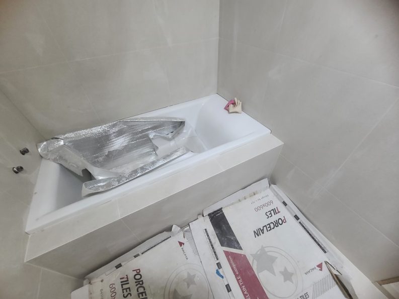 산본 레미안아파트 거실욕실 욕조의 모습