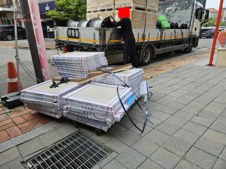 카페에 사용될 600각 타일