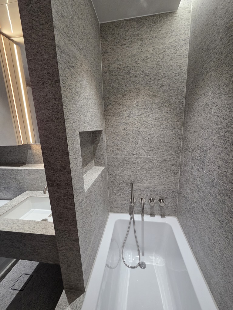 분위기 있고 편안한 휴식을 줄 수 있는 목욕공간