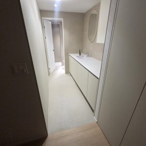 장위동 꿈의숲대명루첸 안방욕실과 파우더룸 600각 포세린 타일 마감