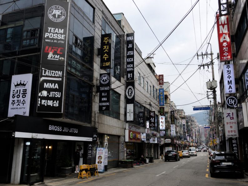 길거리 모습 *AI로 제작된 이미지