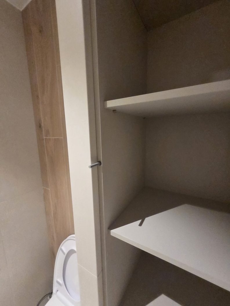 서울 용산 벽산메가트리움 안방욕실 매립장 내부 선반과 타일 마감